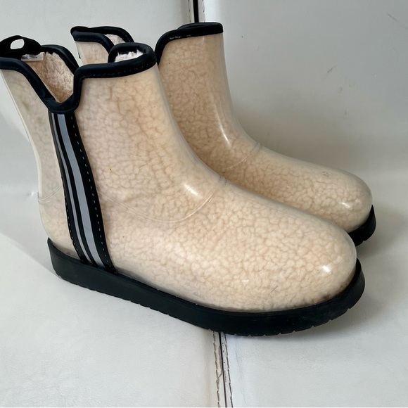 Time and Tru Shoes - Time and Tru women’s boots temperature rated Sherpa lined size 10